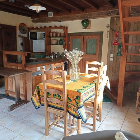 Gites Des Esselards Yzeron Exterior foto