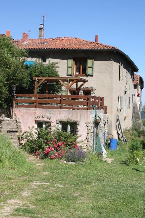 Gites Des Esselards Yzeron Habitación foto