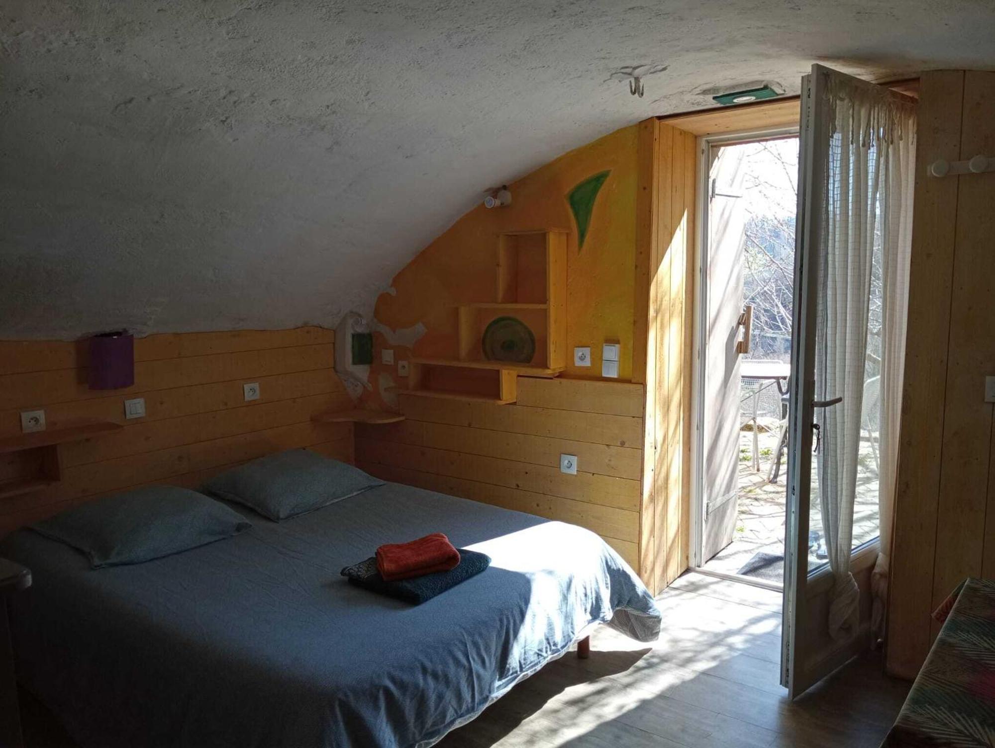Gites Des Esselards Yzeron Habitación foto