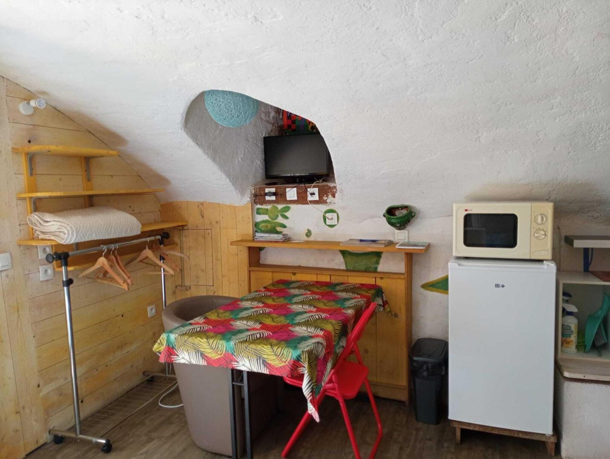 Gites Des Esselards Yzeron Habitación foto