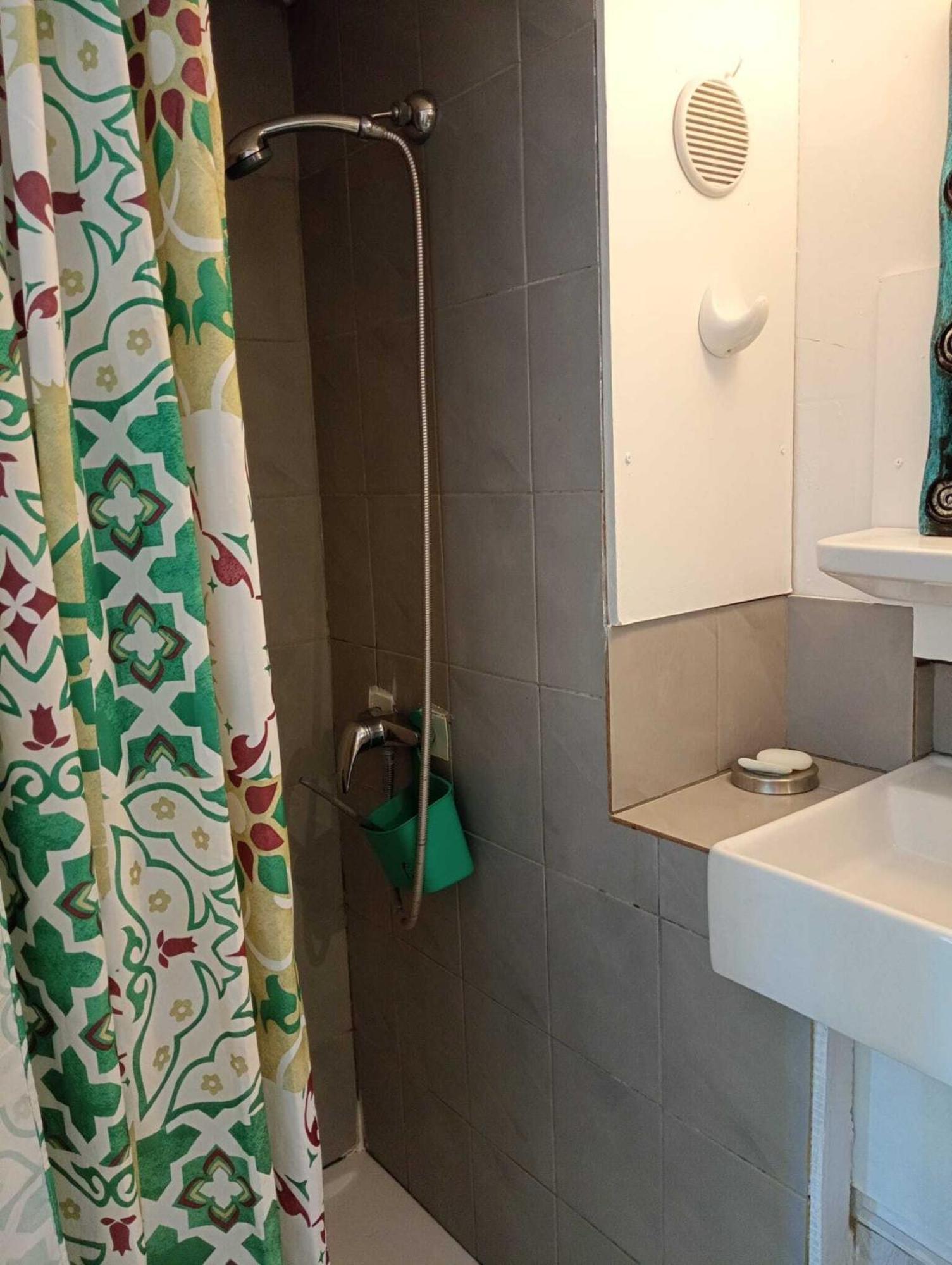 Gites Des Esselards Yzeron Habitación foto