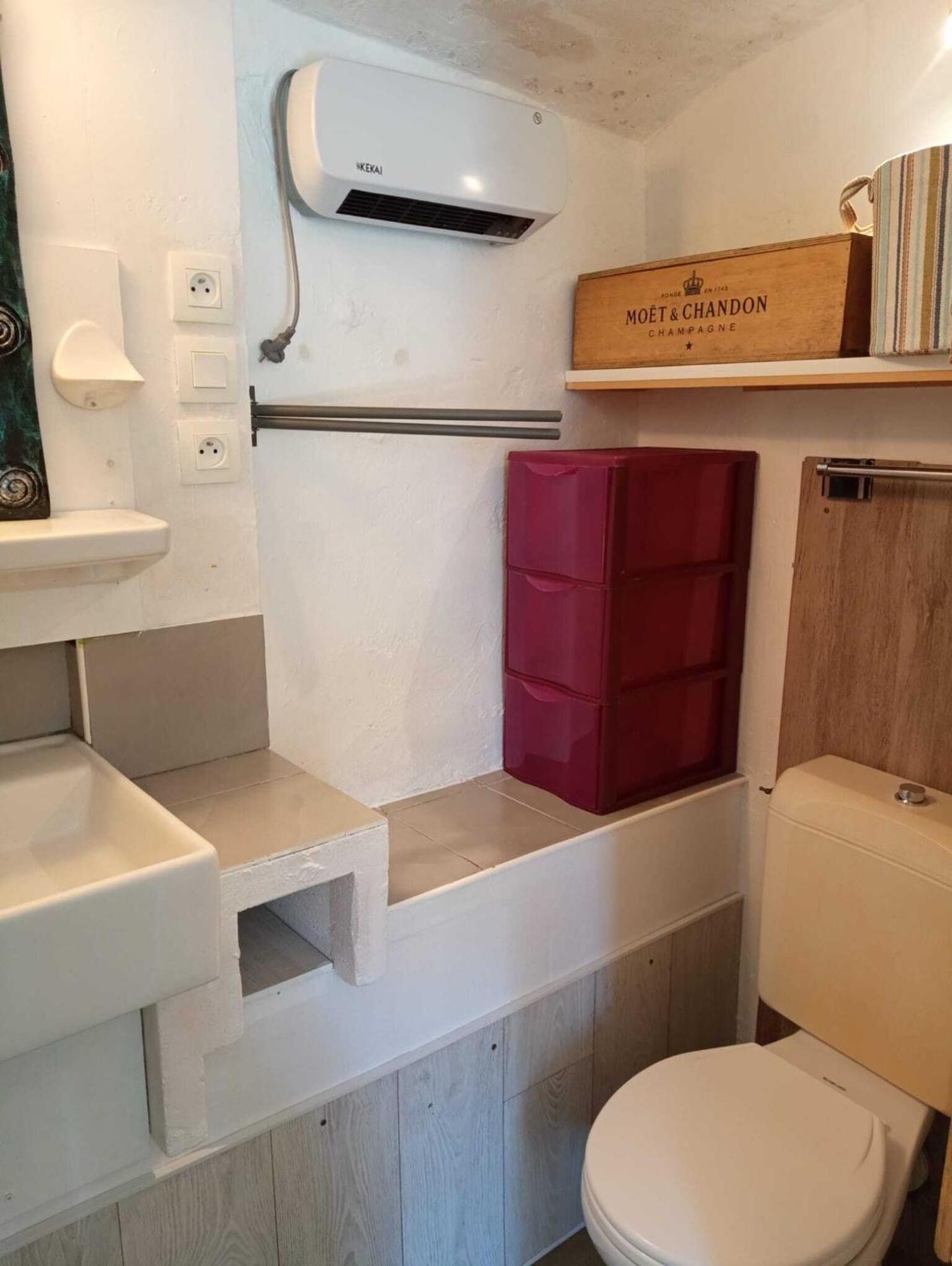 Gites Des Esselards Yzeron Habitación foto
