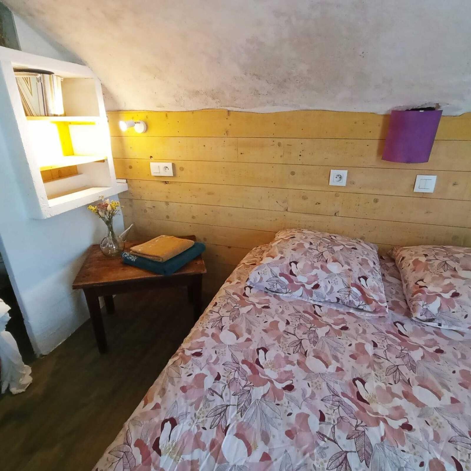Gites Des Esselards Yzeron Habitación foto