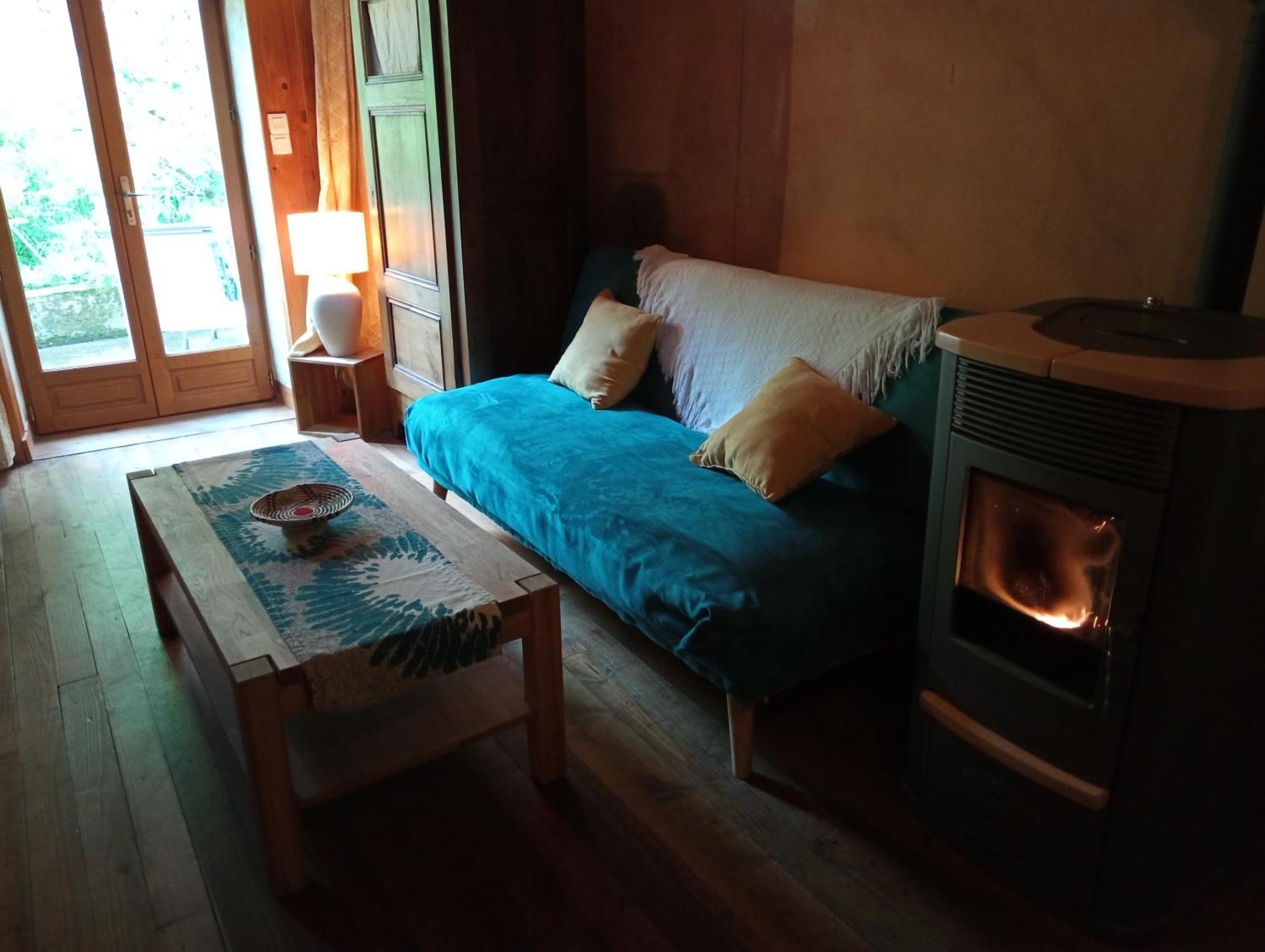 Gites Des Esselards Yzeron Habitación foto