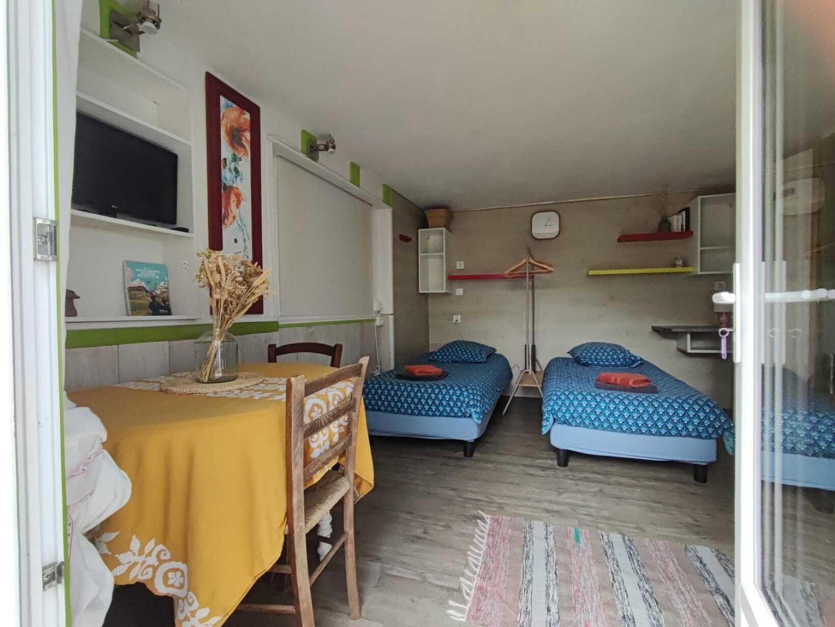 Gites Des Esselards Yzeron Habitación foto