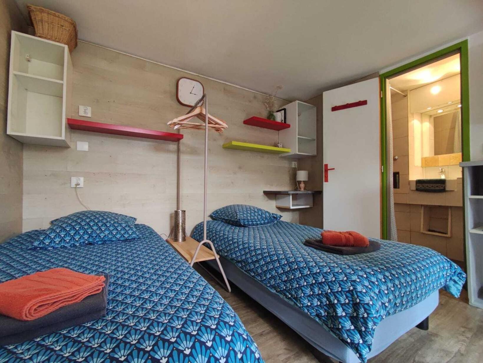 Gites Des Esselards Yzeron Habitación foto